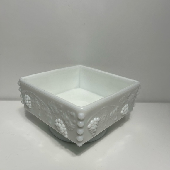 Westmoreland Della Robbia Pattern Milk Glass Compote Grape Vine Relief
#0305241 - Picture 7 of 16